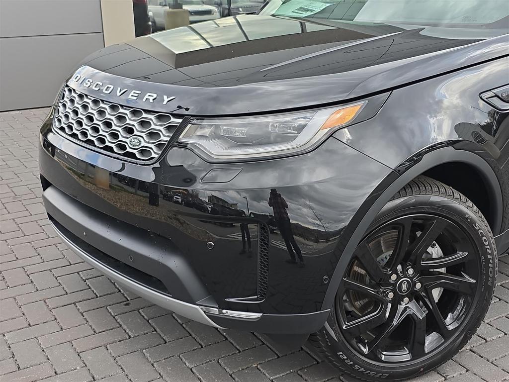 new 2025 Land Rover Discovery car, priced at $72,028