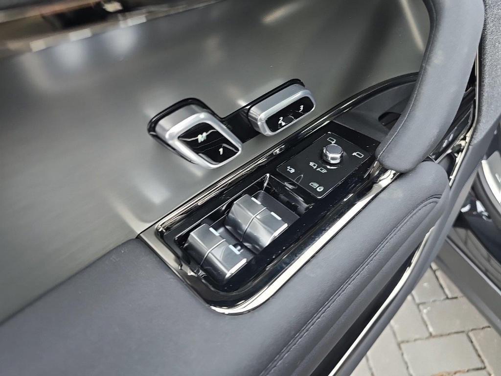 new 2025 Land Rover Range Rover Sport car, priced at $116,940
