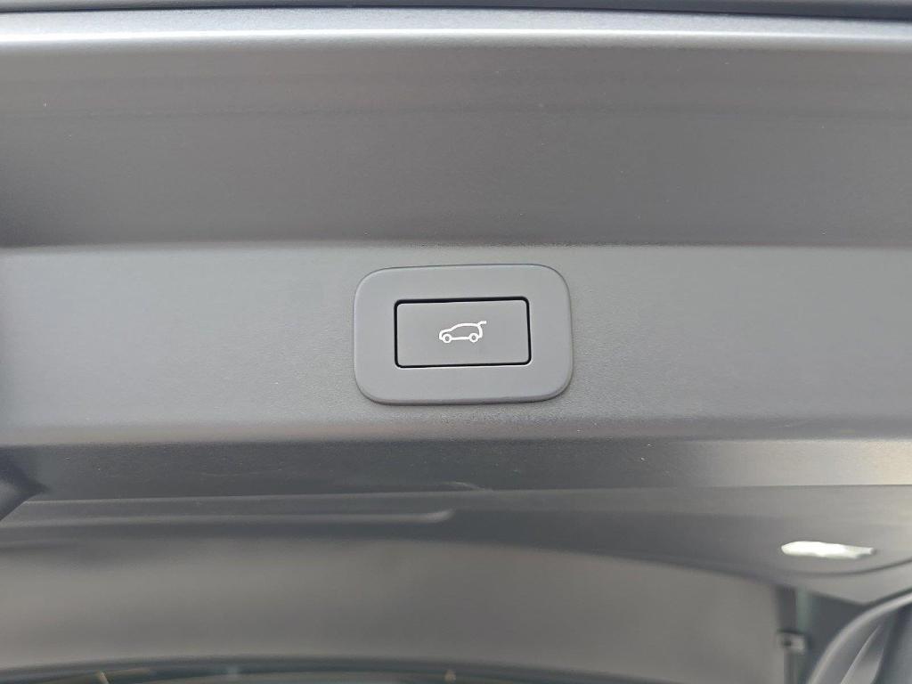 new 2025 Land Rover Range Rover Sport car, priced at $116,940