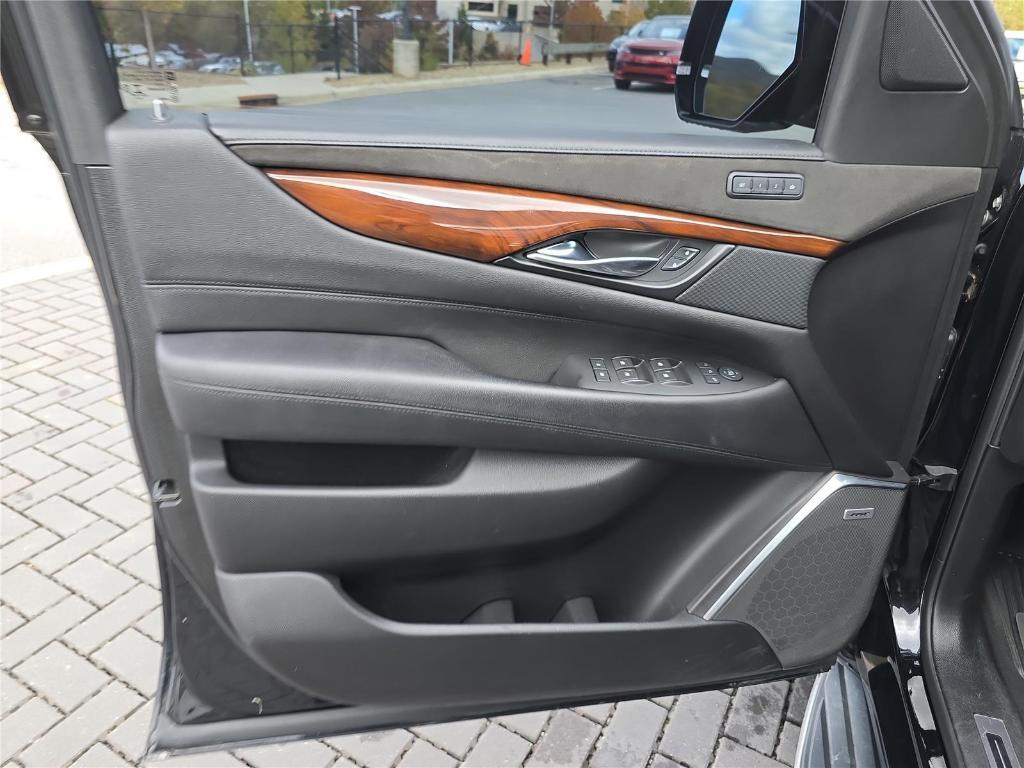 used 2019 Cadillac Escalade ESV car, priced at $34,637