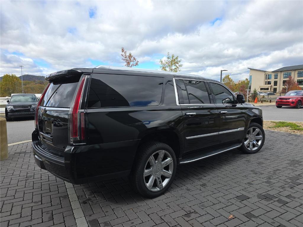 used 2019 Cadillac Escalade ESV car, priced at $34,637