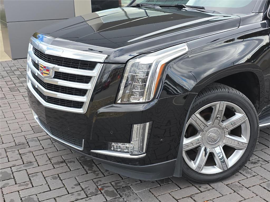 used 2019 Cadillac Escalade ESV car, priced at $34,637