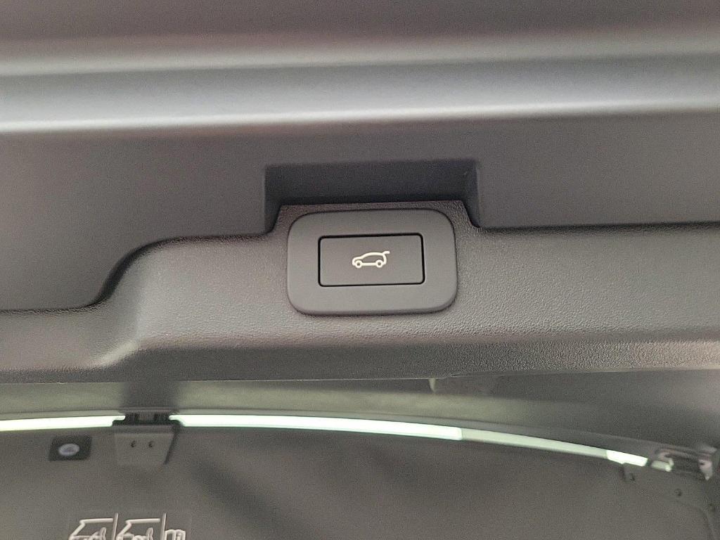 used 2024 Land Rover Discovery car, priced at $53,978