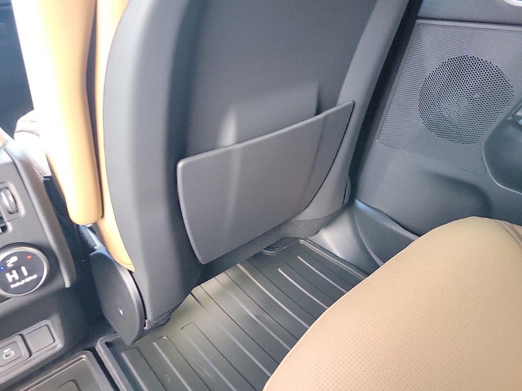 new 2025 Land Rover Discovery car, priced at $78,175
