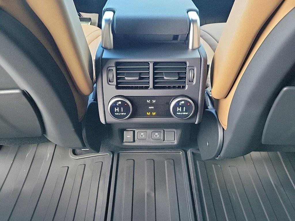 new 2025 Land Rover Discovery car, priced at $78,175