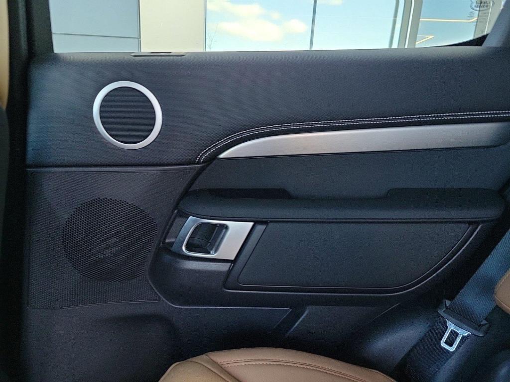 new 2025 Land Rover Discovery car, priced at $78,175
