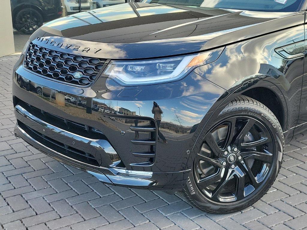 new 2025 Land Rover Discovery car, priced at $78,175