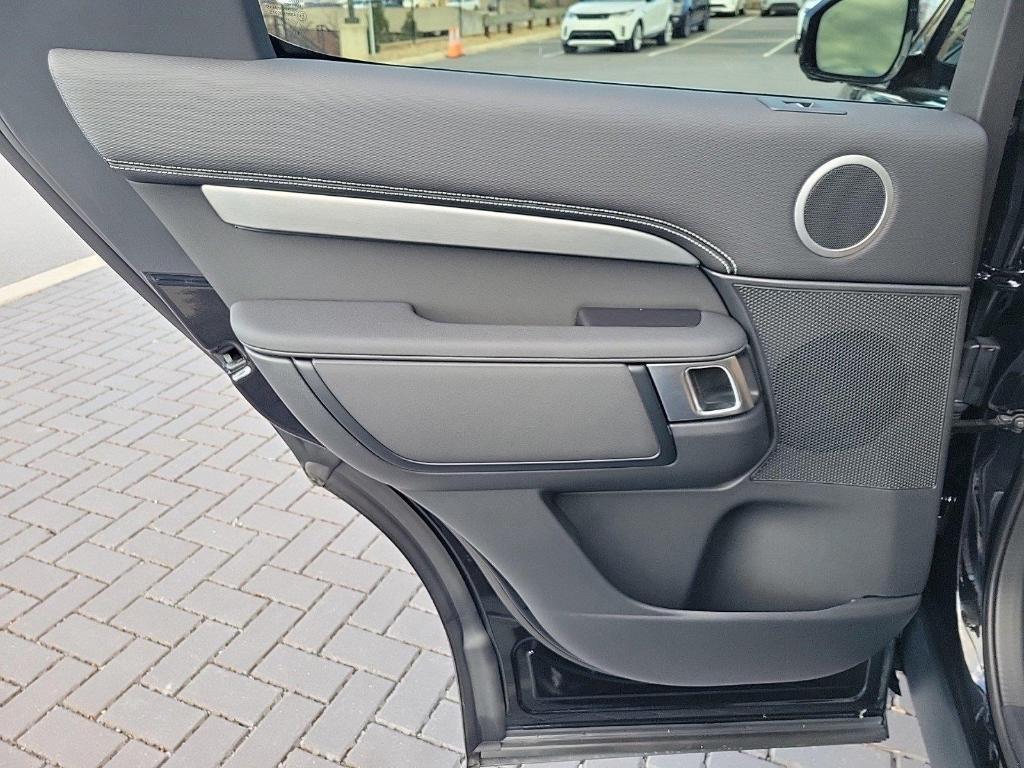 new 2025 Land Rover Discovery car, priced at $78,175