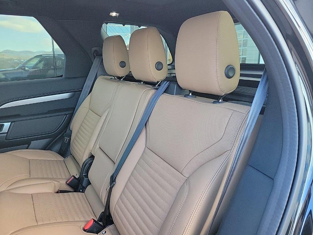 new 2025 Land Rover Discovery car, priced at $78,175