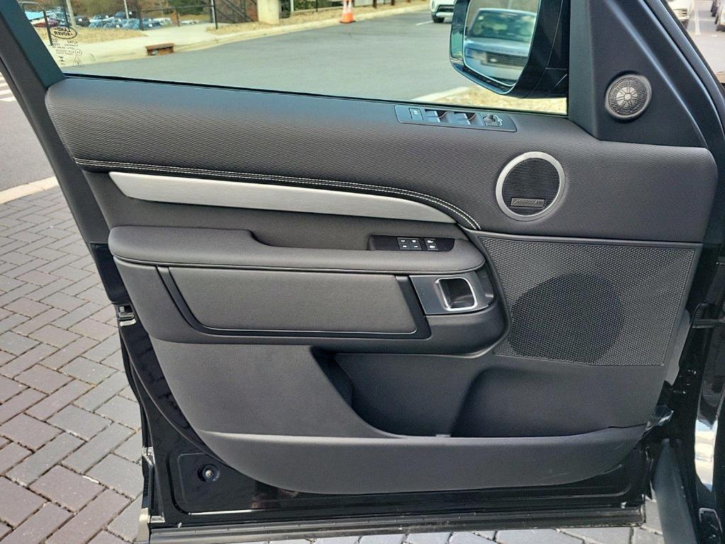 new 2025 Land Rover Discovery car, priced at $78,175