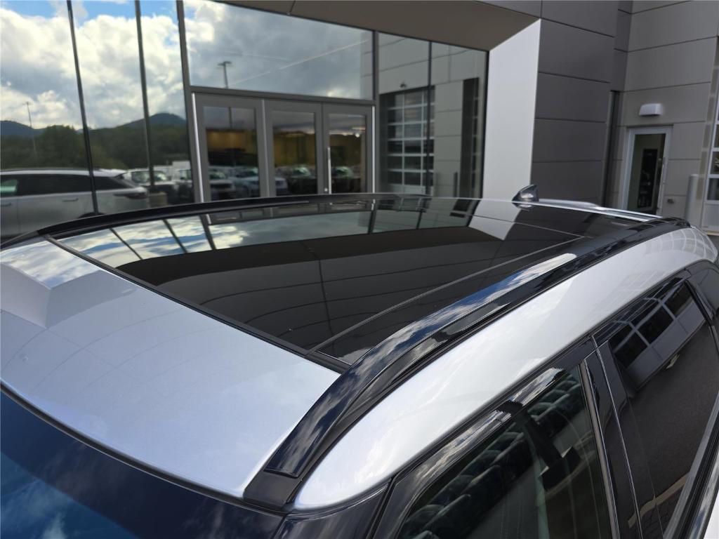 used 2020 Land Rover Range Rover Velar car, priced at $25,487