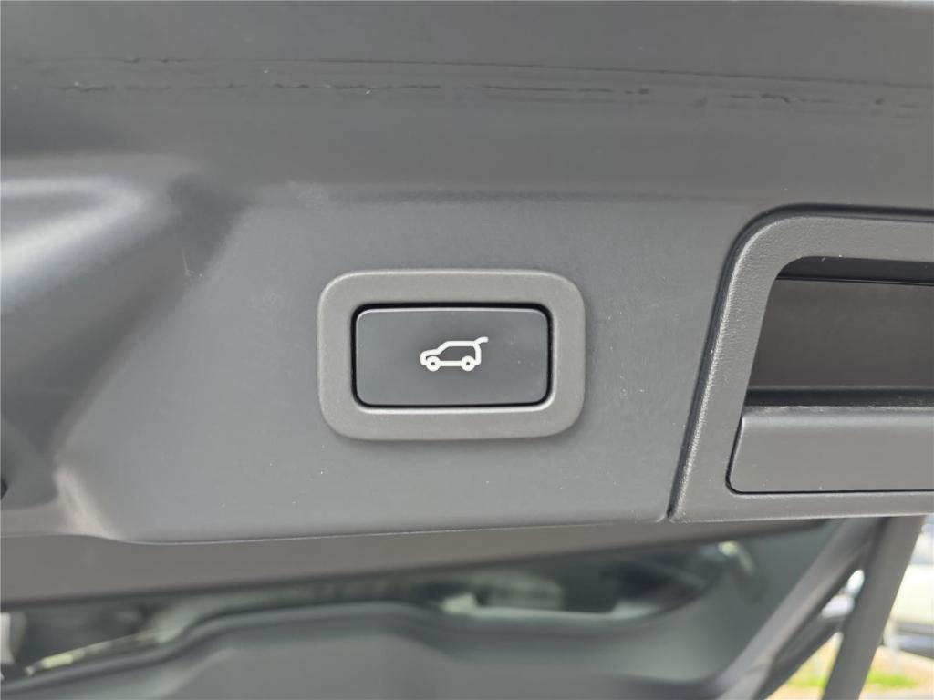 used 2020 Land Rover Range Rover Velar car, priced at $25,487