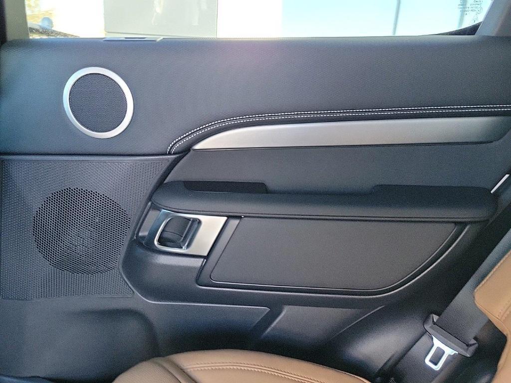 new 2025 Land Rover Discovery car, priced at $80,525