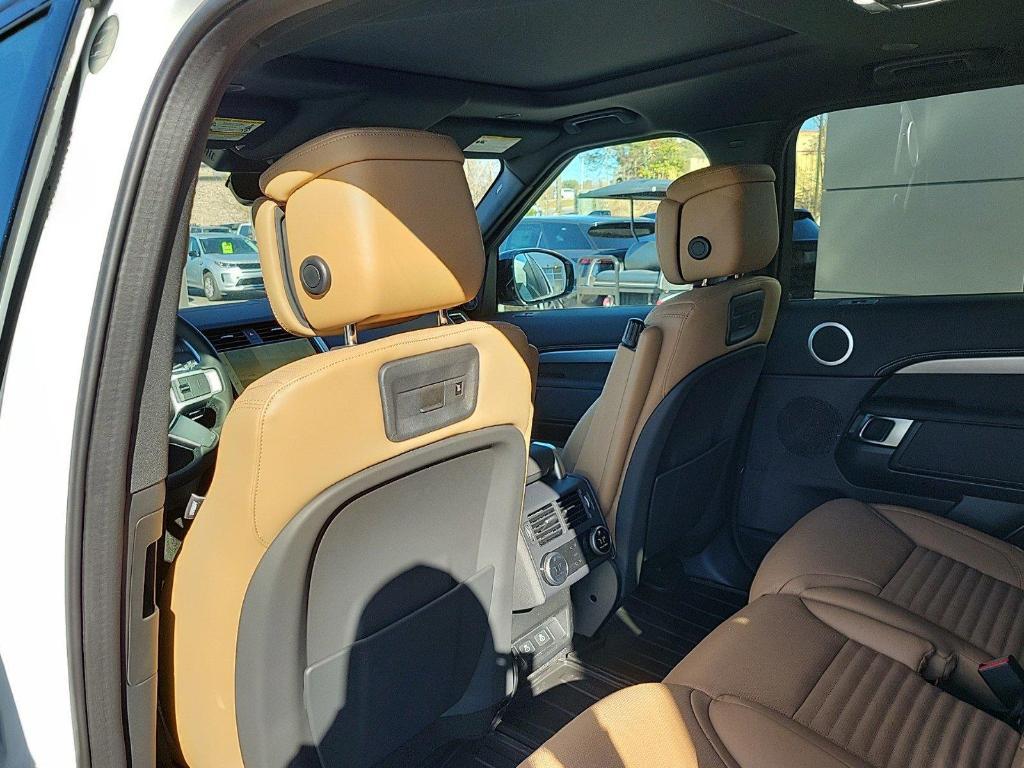 new 2025 Land Rover Discovery car, priced at $80,525