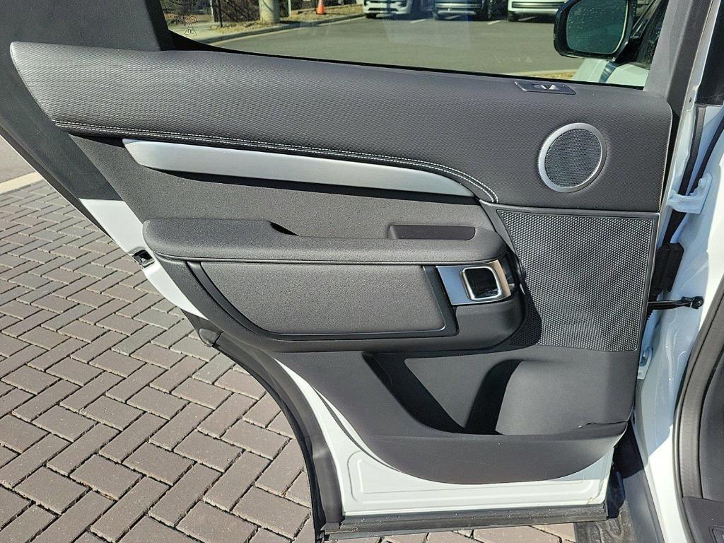 new 2025 Land Rover Discovery car, priced at $80,525