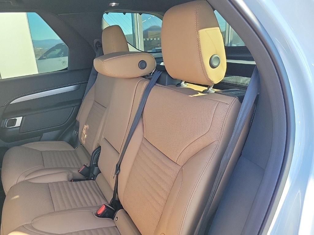 new 2025 Land Rover Discovery car, priced at $80,525