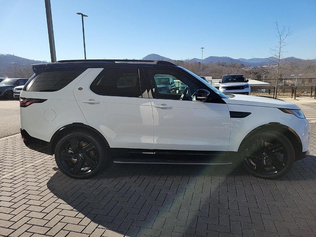 new 2025 Land Rover Discovery car, priced at $80,525