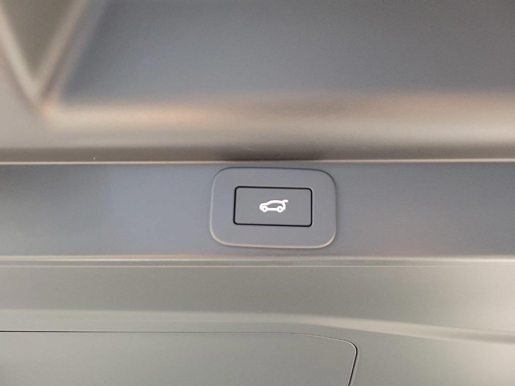 new 2025 Land Rover Range Rover car, priced at $161,265