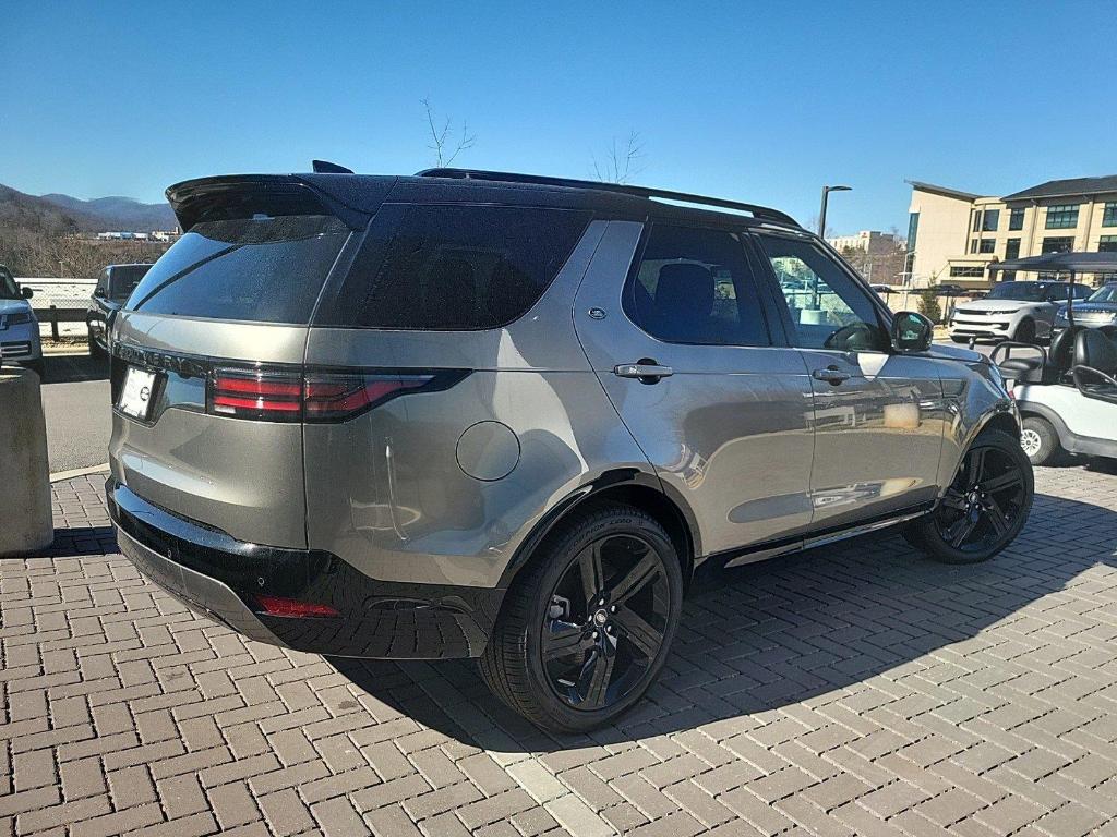 new 2025 Land Rover Discovery car, priced at $77,425