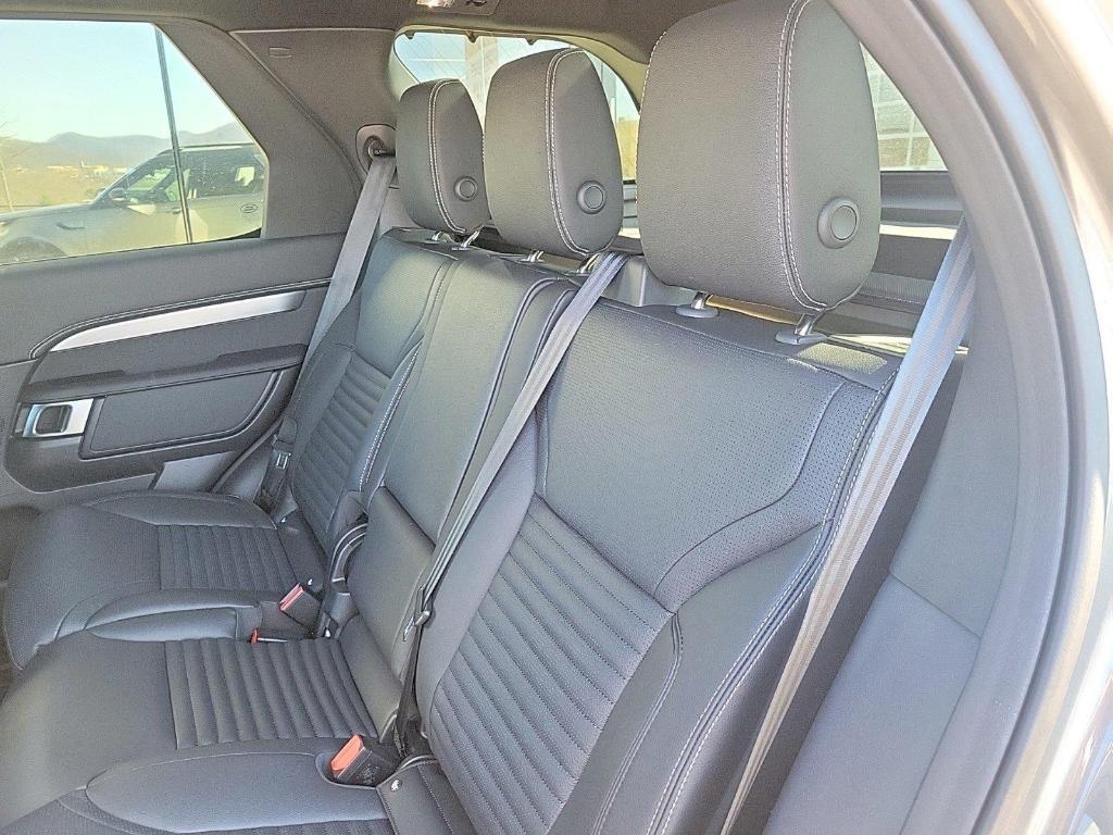 new 2025 Land Rover Discovery car, priced at $77,425