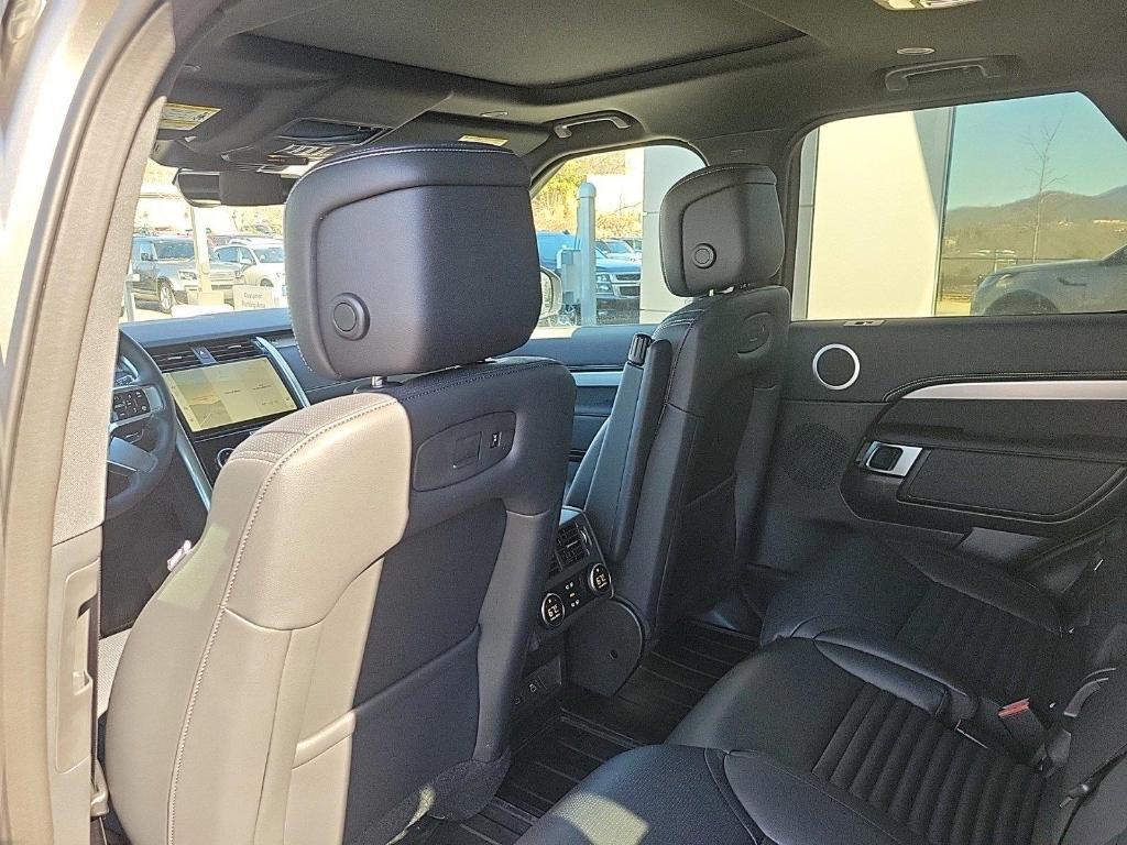 new 2025 Land Rover Discovery car, priced at $77,425