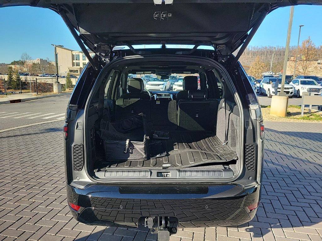 new 2025 Land Rover Discovery car, priced at $79,775