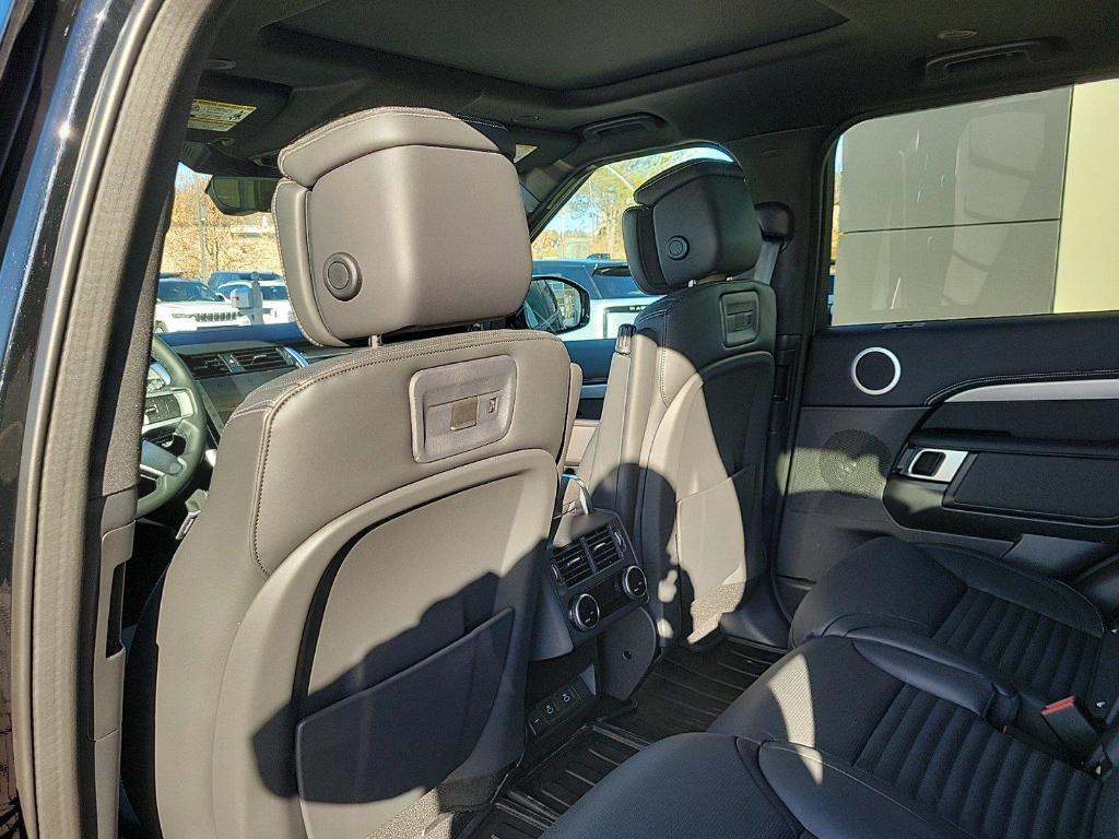 new 2025 Land Rover Discovery car, priced at $79,775
