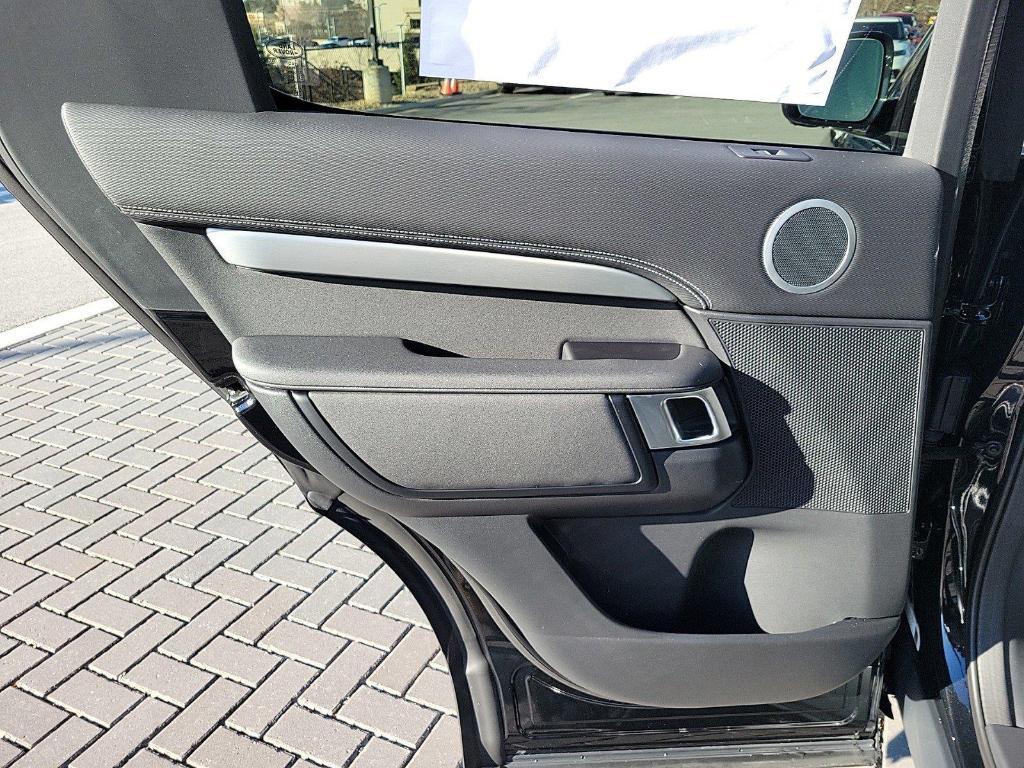 new 2025 Land Rover Discovery car, priced at $79,775