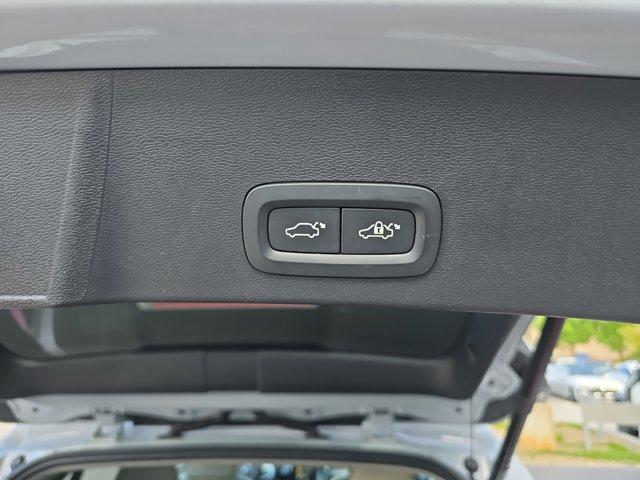 used 2020 Volvo XC40 car, priced at $21,687