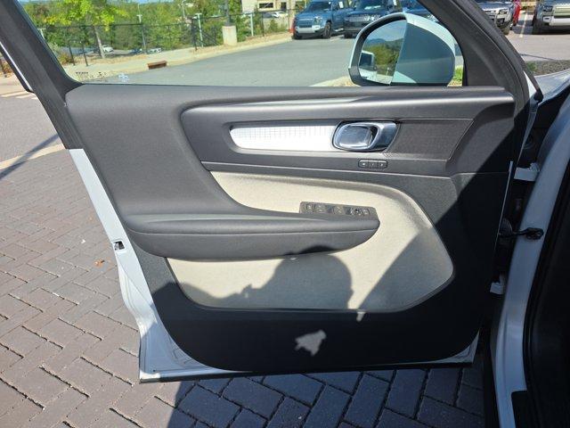used 2020 Volvo XC40 car, priced at $21,687