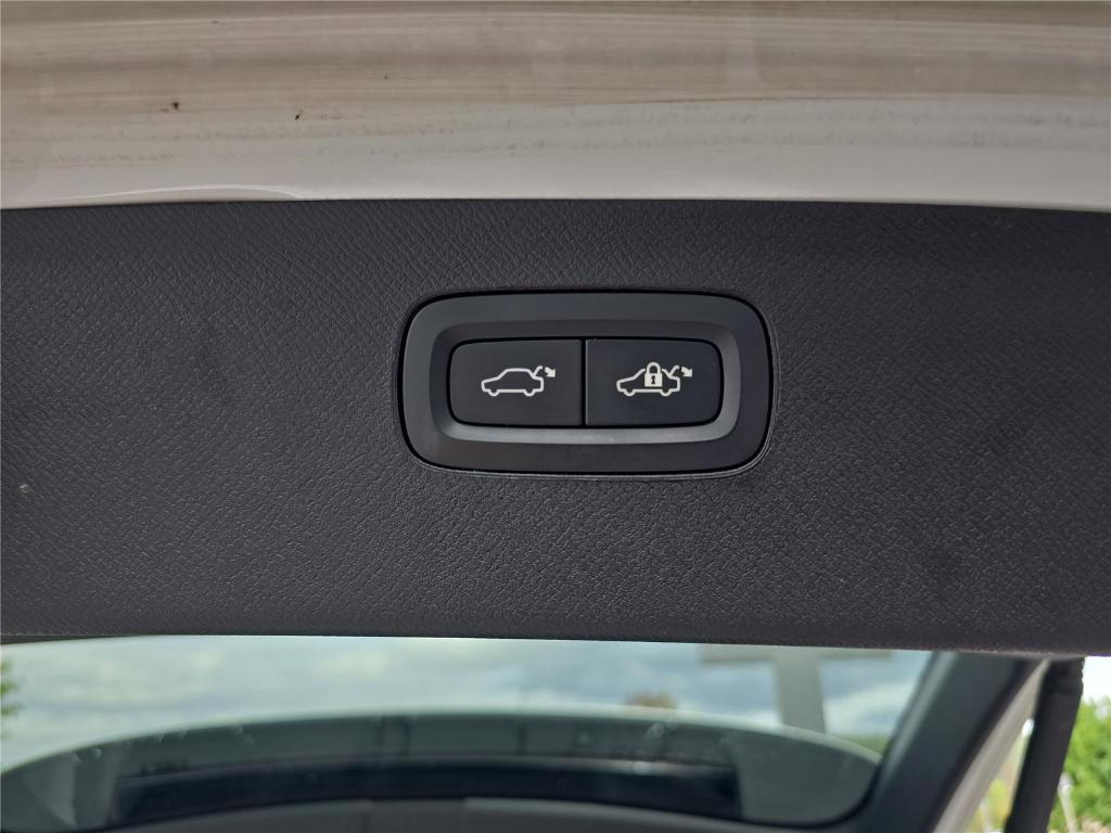 used 2020 Volvo XC90 car, priced at $24,987