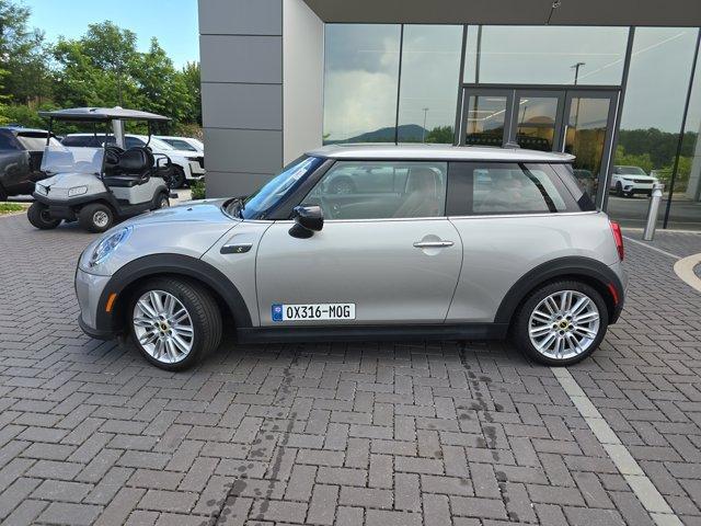 used 2024 MINI SE Hardtop car, priced at $26,308