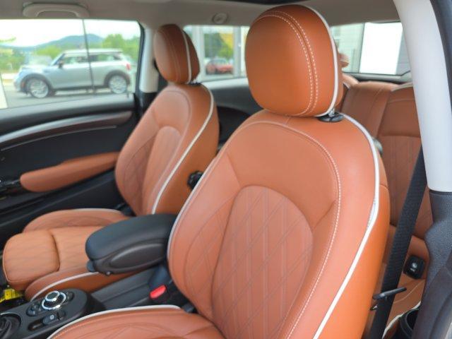 used 2024 MINI SE Hardtop car, priced at $26,308
