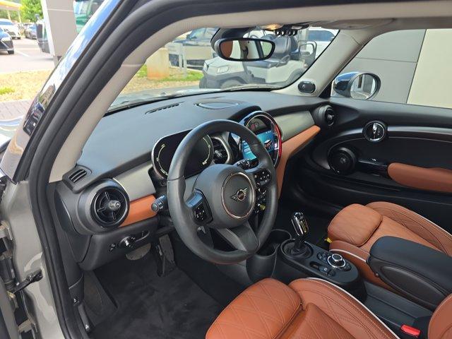 used 2024 MINI SE Hardtop car, priced at $26,308