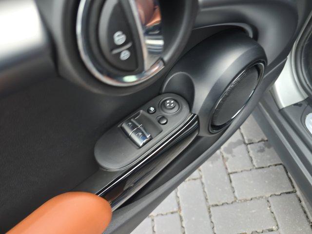 used 2024 MINI SE Hardtop car, priced at $26,308