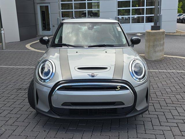 used 2024 MINI SE Hardtop car, priced at $26,308