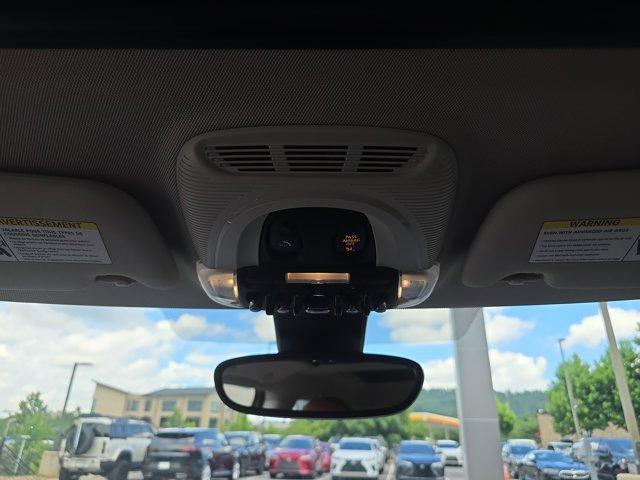 used 2024 MINI SE Hardtop car, priced at $26,308
