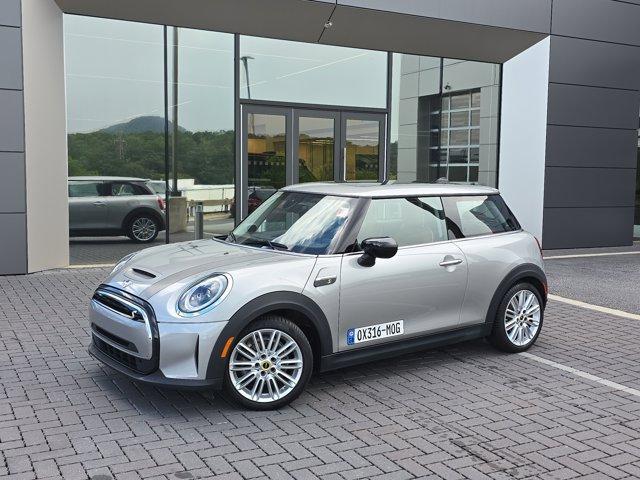 used 2024 MINI SE Hardtop car, priced at $26,308