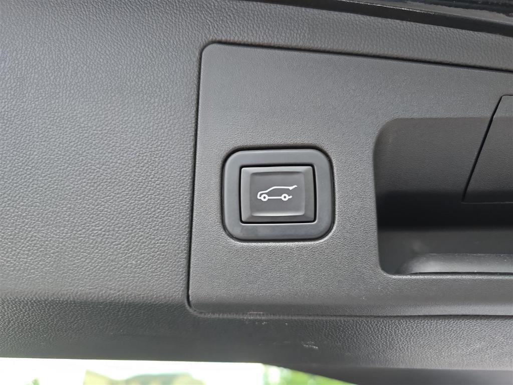 used 2022 Cadillac XT5 car, priced at $36,980