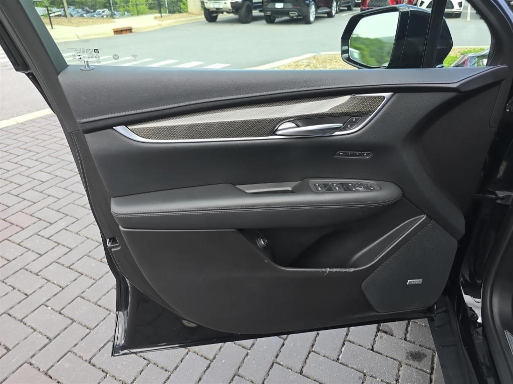 used 2022 Cadillac XT5 car, priced at $36,980