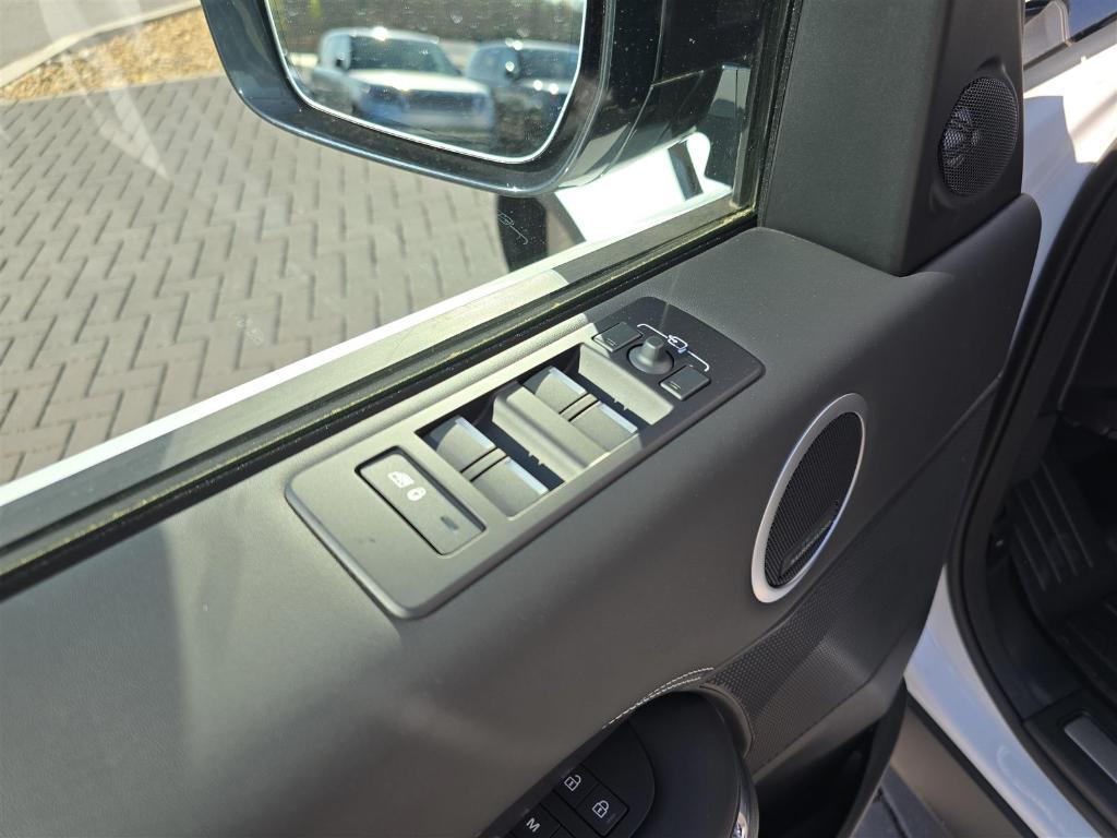 new 2025 Land Rover Discovery car, priced at $86,268