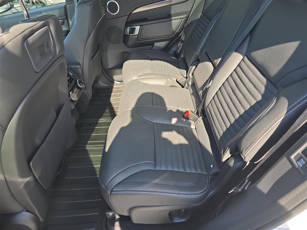 new 2025 Land Rover Discovery car, priced at $86,268