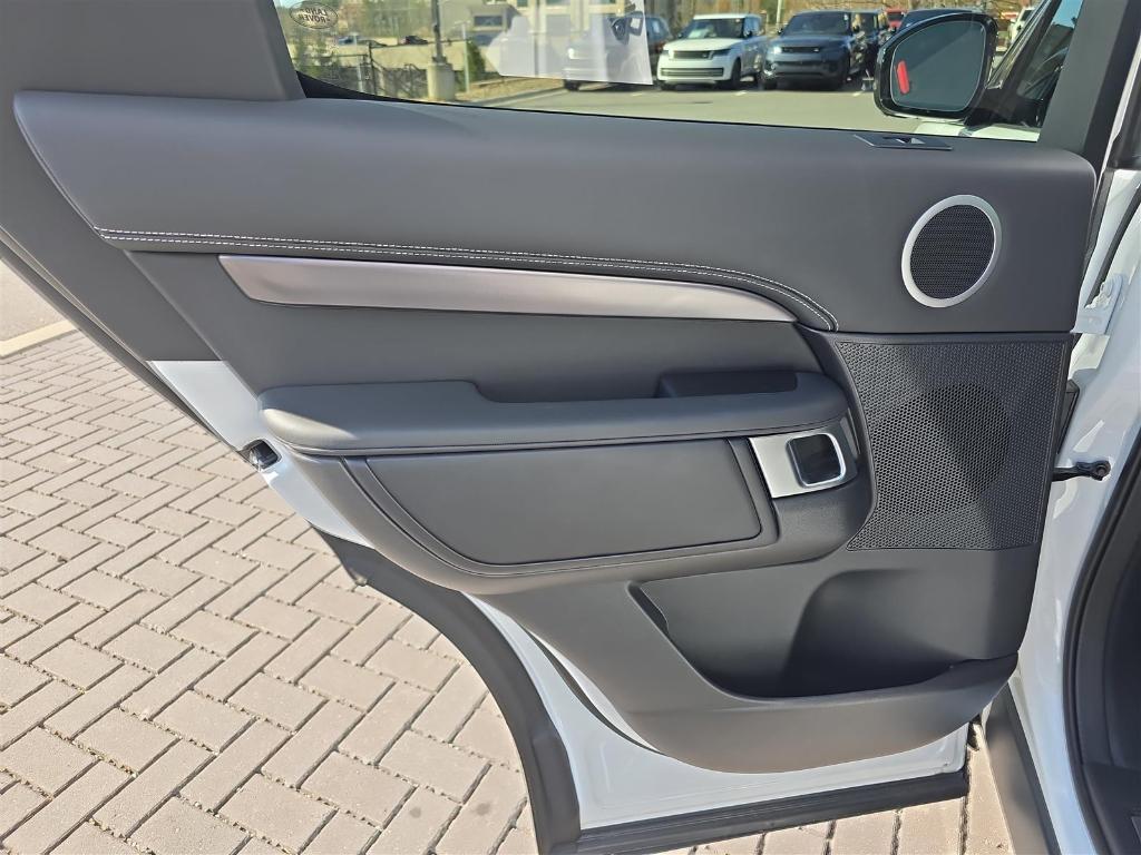 new 2025 Land Rover Discovery car, priced at $86,268