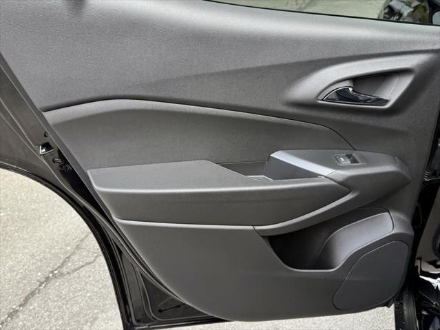 new 2025 Chevrolet Trax car