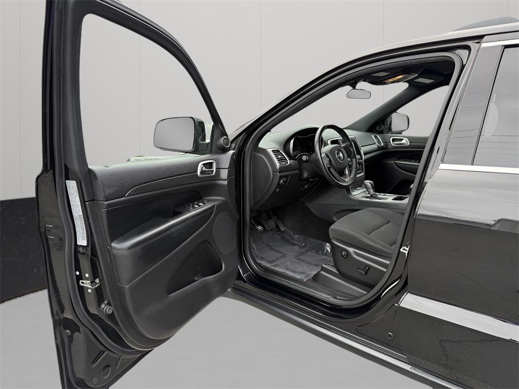 used 2018 Jeep Grand Cherokee car, priced at $17,895