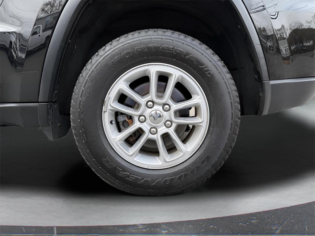 used 2018 Jeep Grand Cherokee car, priced at $17,895