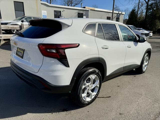 new 2025 Chevrolet Trax car, priced at $22,078