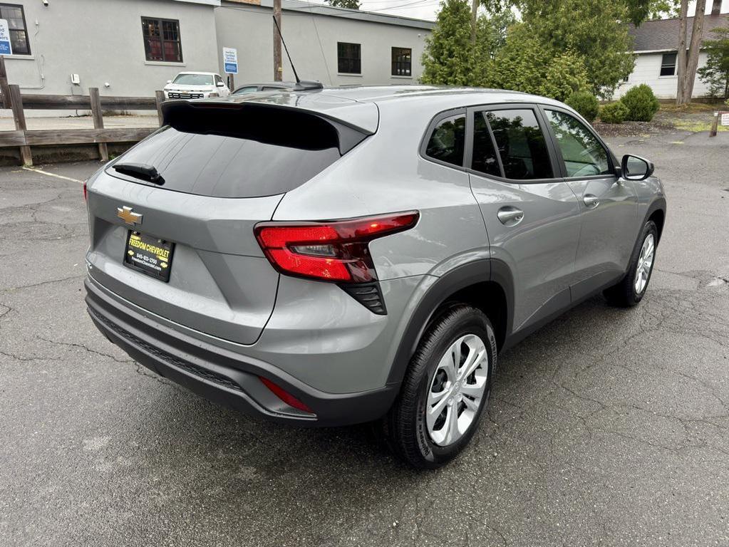 new 2025 Chevrolet Trax car, priced at $21,028