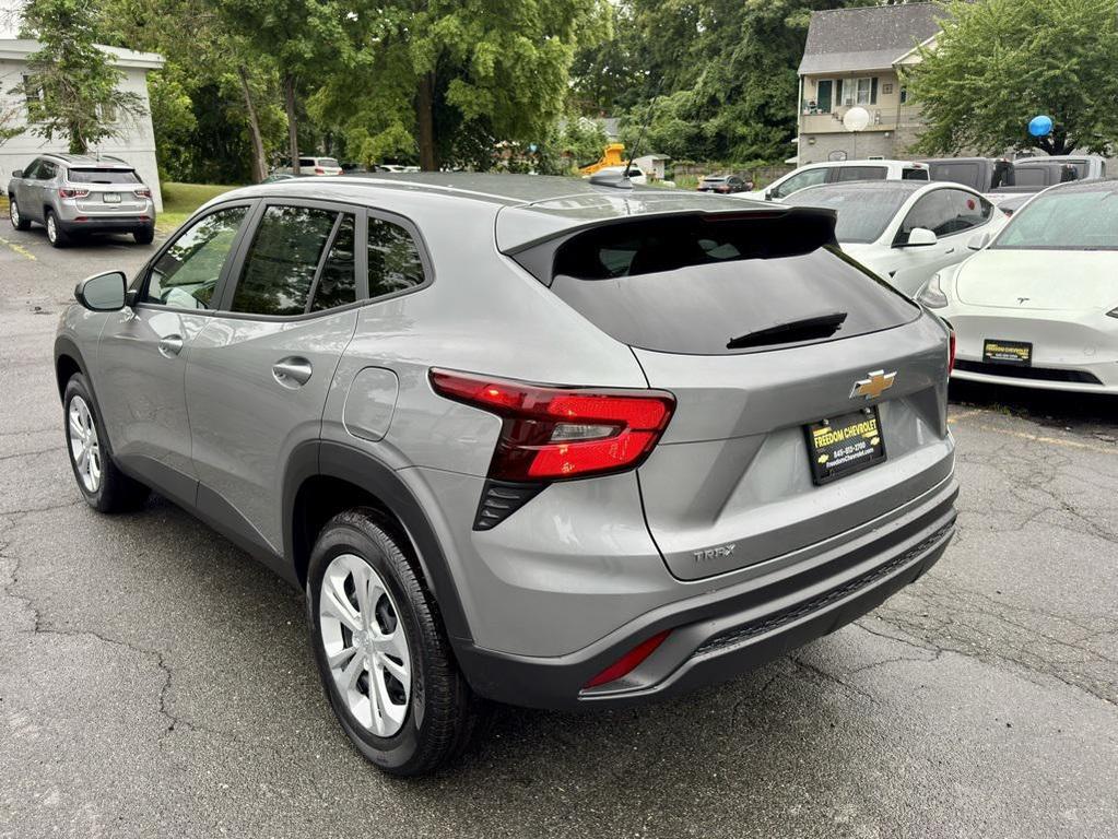 new 2025 Chevrolet Trax car, priced at $21,028