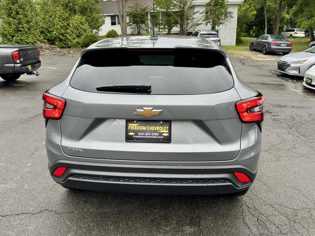 new 2025 Chevrolet Trax car, priced at $21,028